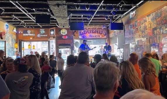 Fall Into the Groove: Honkytonking Down Lower Broadway